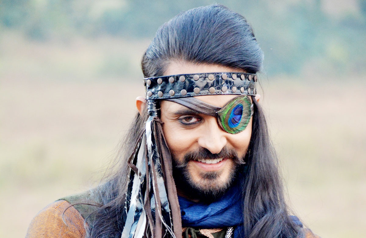 Ashish Sharma Dons A ‘Jack Sparrow’ Look In Prithvi Vallabh!