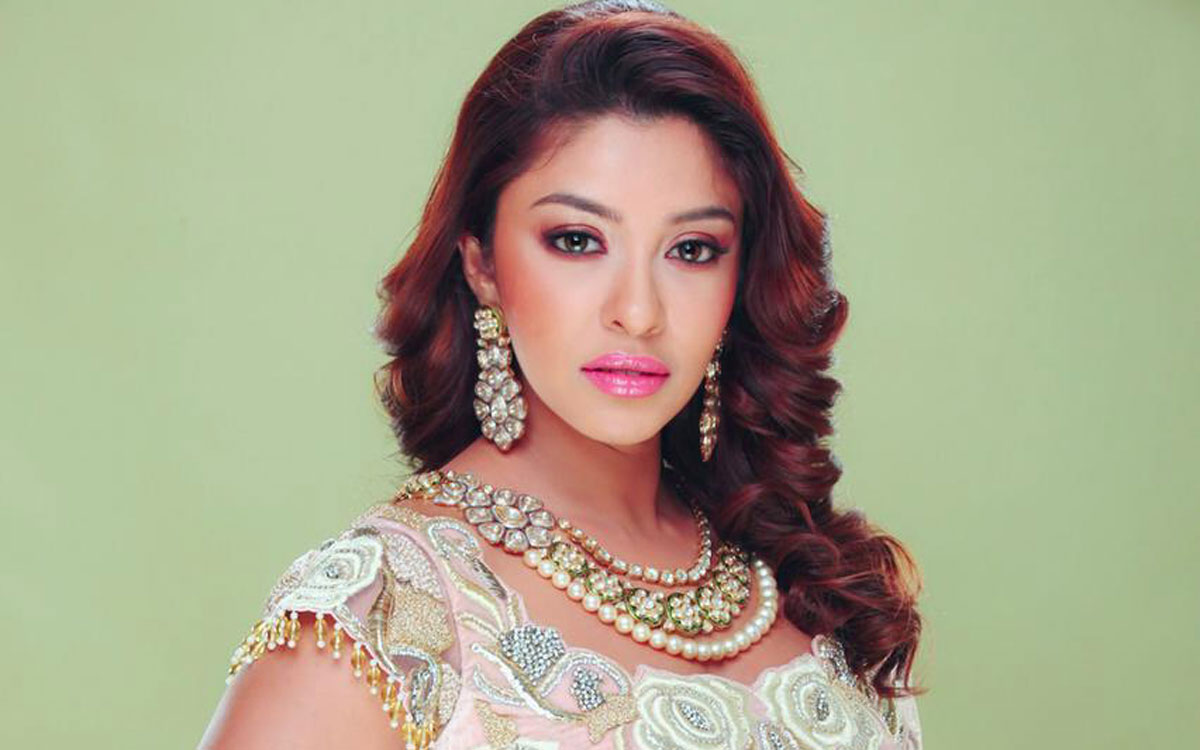 Payal ghosh wins best debut award for ‘patel ki punjabi shaadi’