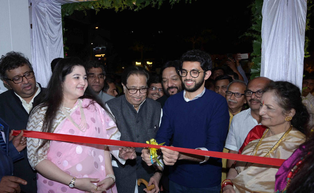 Aaditya Thackeray inaugurates Hridaynath Mangeshkar and family’s restaurant Sarjaa; restaurant to serve a special handcrafted menu dedicated to Lata Mangeshkar