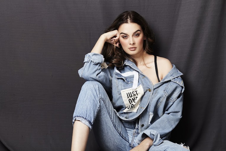 Evelyn Sharma’s is sticking to her New Year’s resolution: Only second-hand clothing in 2020