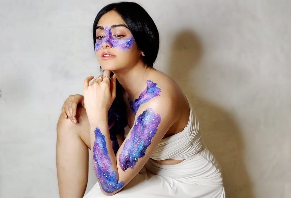 Adah Sharma always doing something unique does body and face paint on the red carpet  for the Femina Beauty Awards and in her witty style days it’s her version of ‘badan pe sitaare lapete hue’