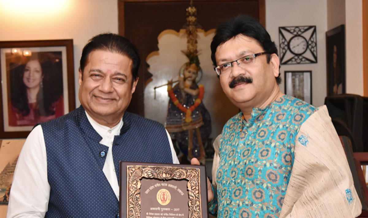 ‘UPSNA’ award for Anup Jalota’s disciple Vivek Prakash