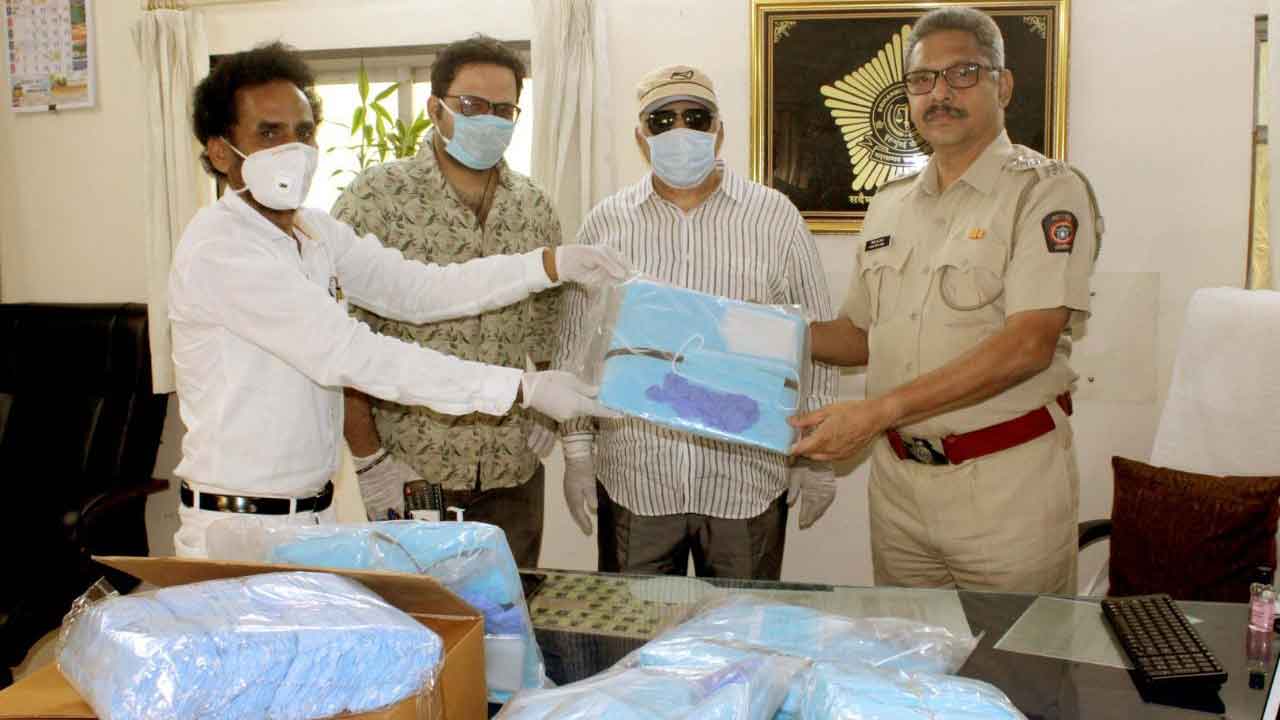 Producer Jagbir Dahiya travels to Mumbai from Haryana to distributes PPE kits to policemen