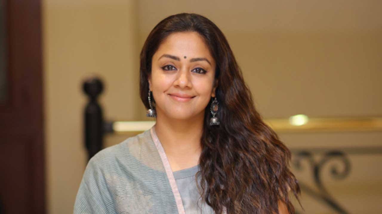 I am in a comfort zone when I act in my home production : Jyothika