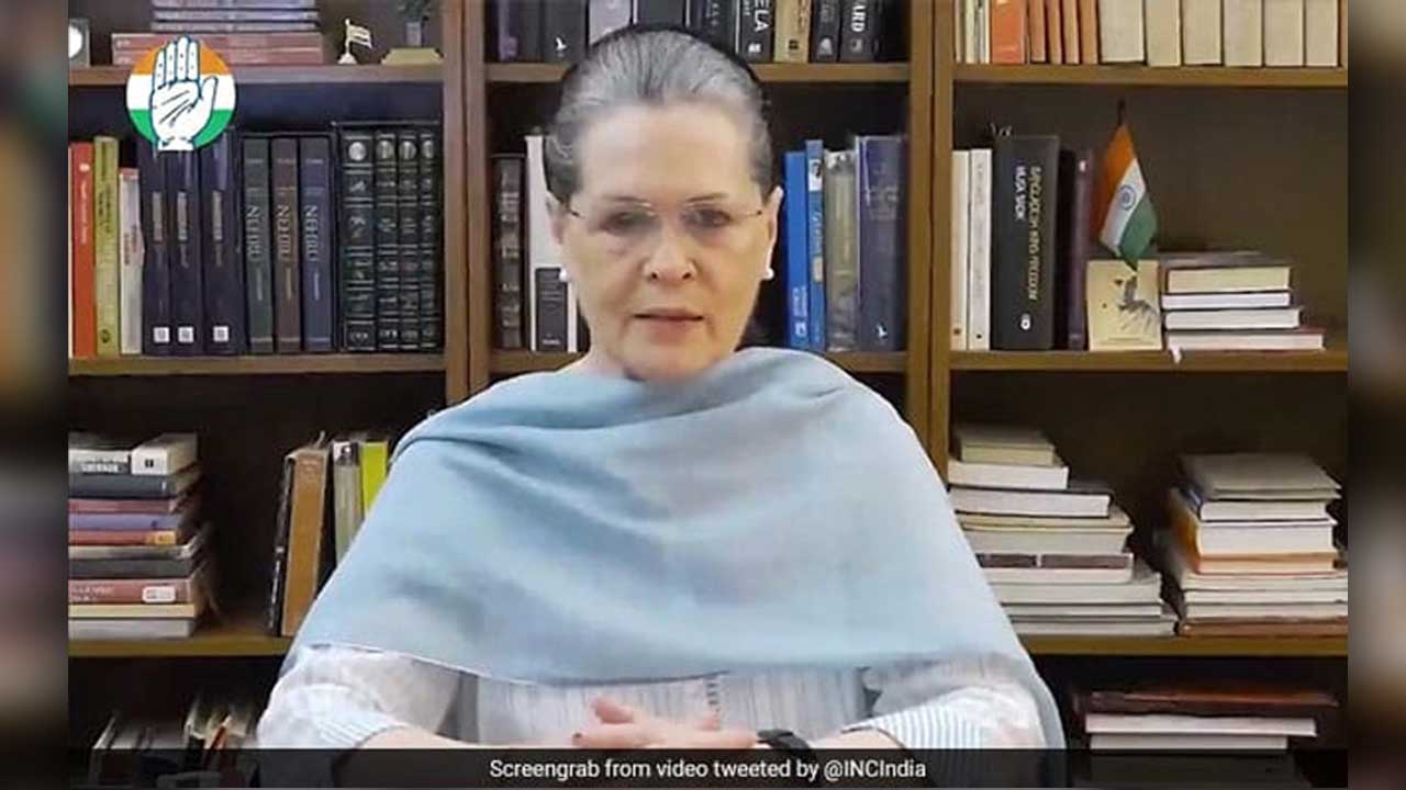 Congress Will Pay Migrants’ Train Fare, Says Sonia Gandhi, Slams Centre