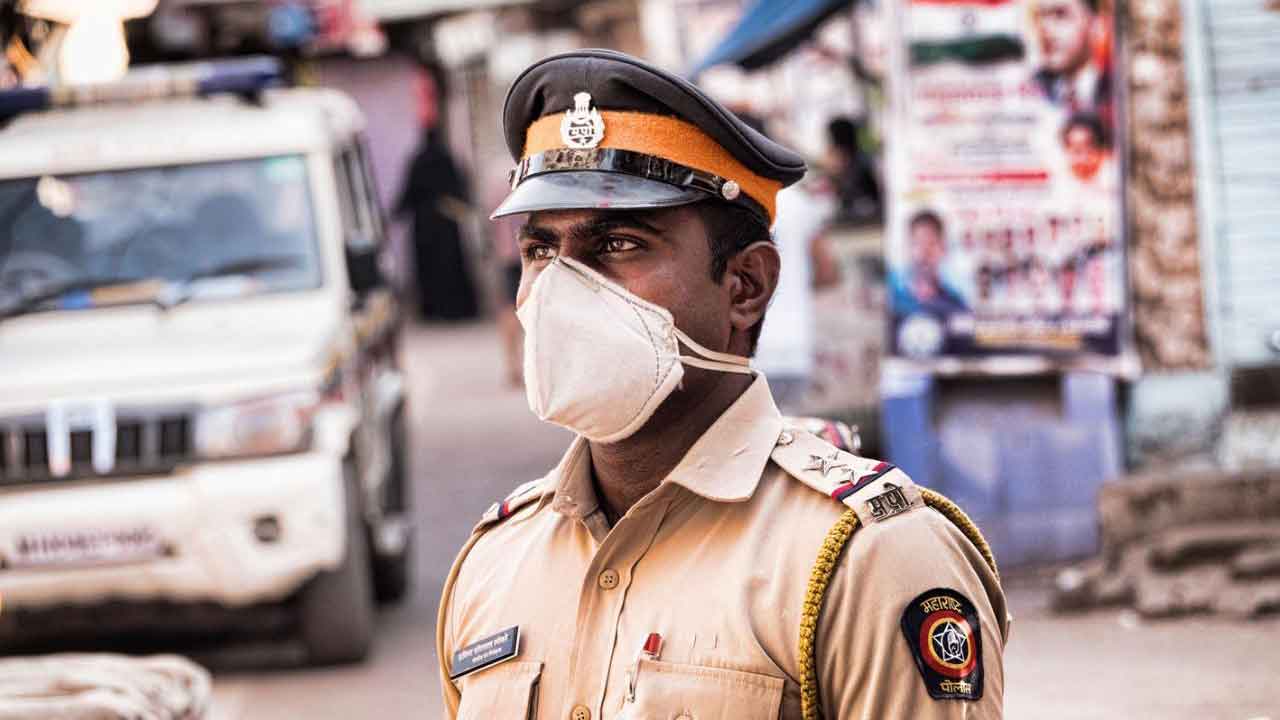 A tribute to Mumbai and its extraordinary police force, Rakh Tu Hausla