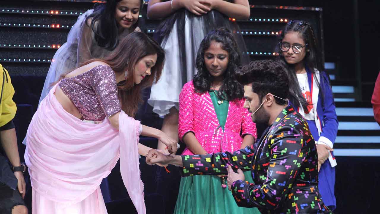 Neha Kakkar’s sister Sonu ties Maniesh Paul a rakhi on Sa Re Ga Ma Pa Li’l Champs