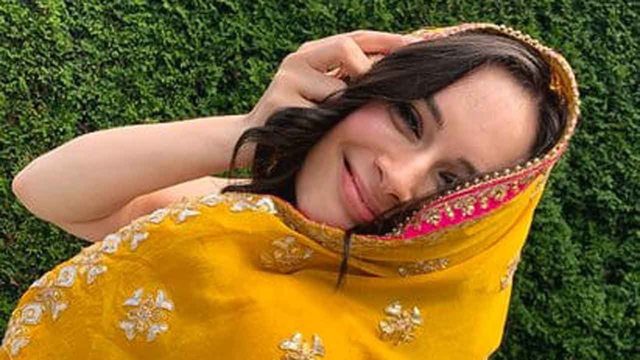 Evelyn Sharma Loves colourful stimulation for creativity