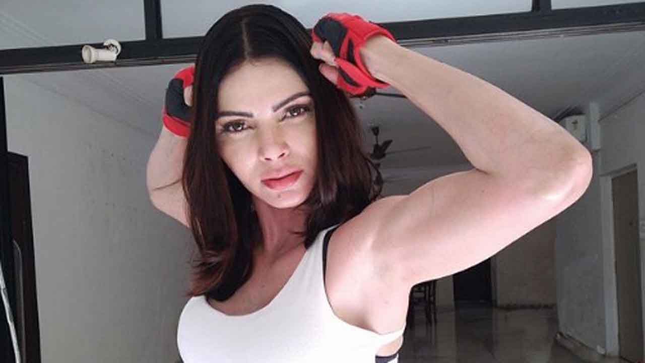 Sherlyn Chopra flaunts her abs