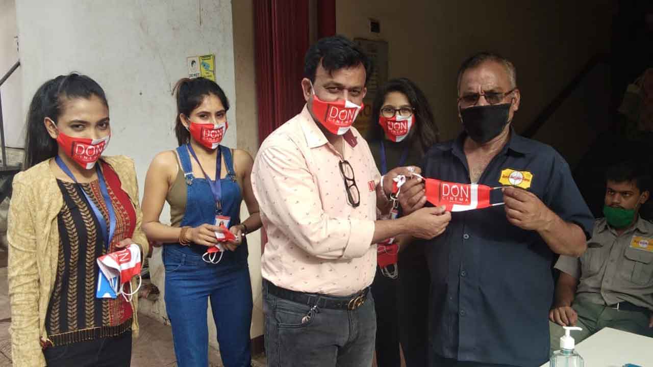 Don Cinema’s founder Mehmood Ali distributed free face masks for the needy