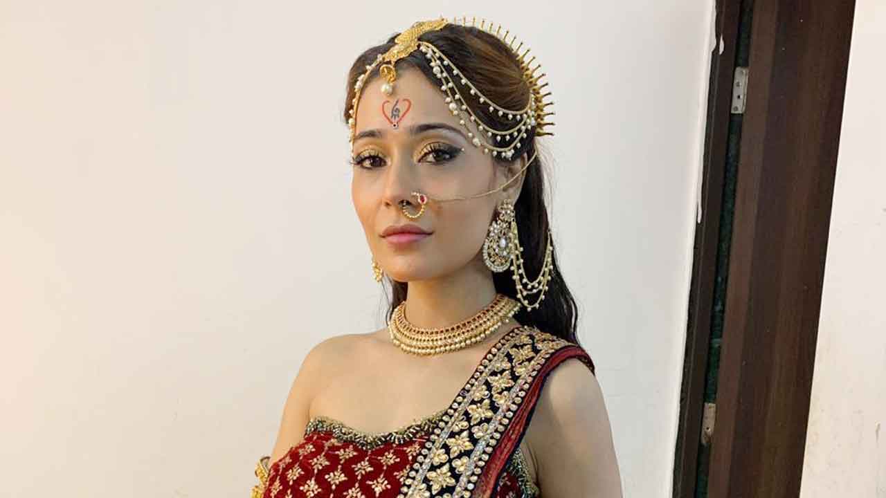 Sara Khan to make a riveting entry in ‘Santoshi Maa’