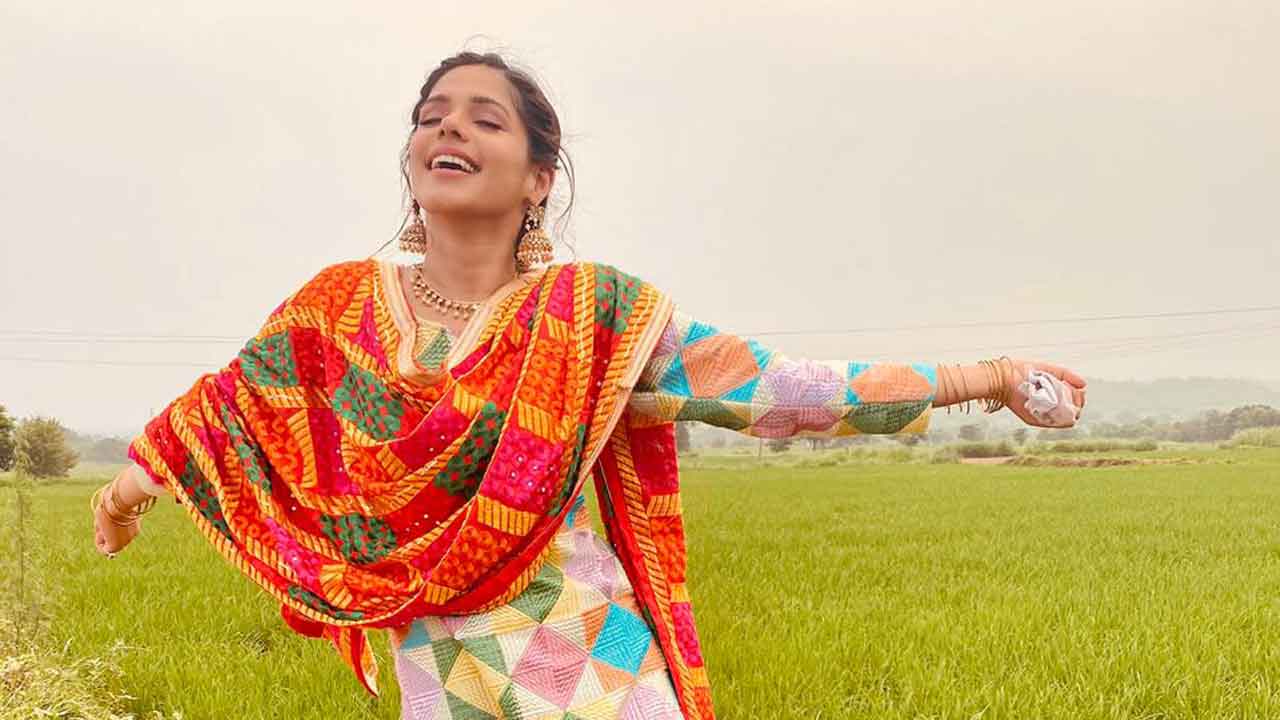 Pranati Rai Prakash’s hot and sexy dance moves in a music video