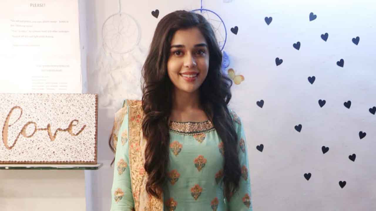 Eisha Singh gets a special ‘Maa ke haath ka Kadha’ for everyone on the set