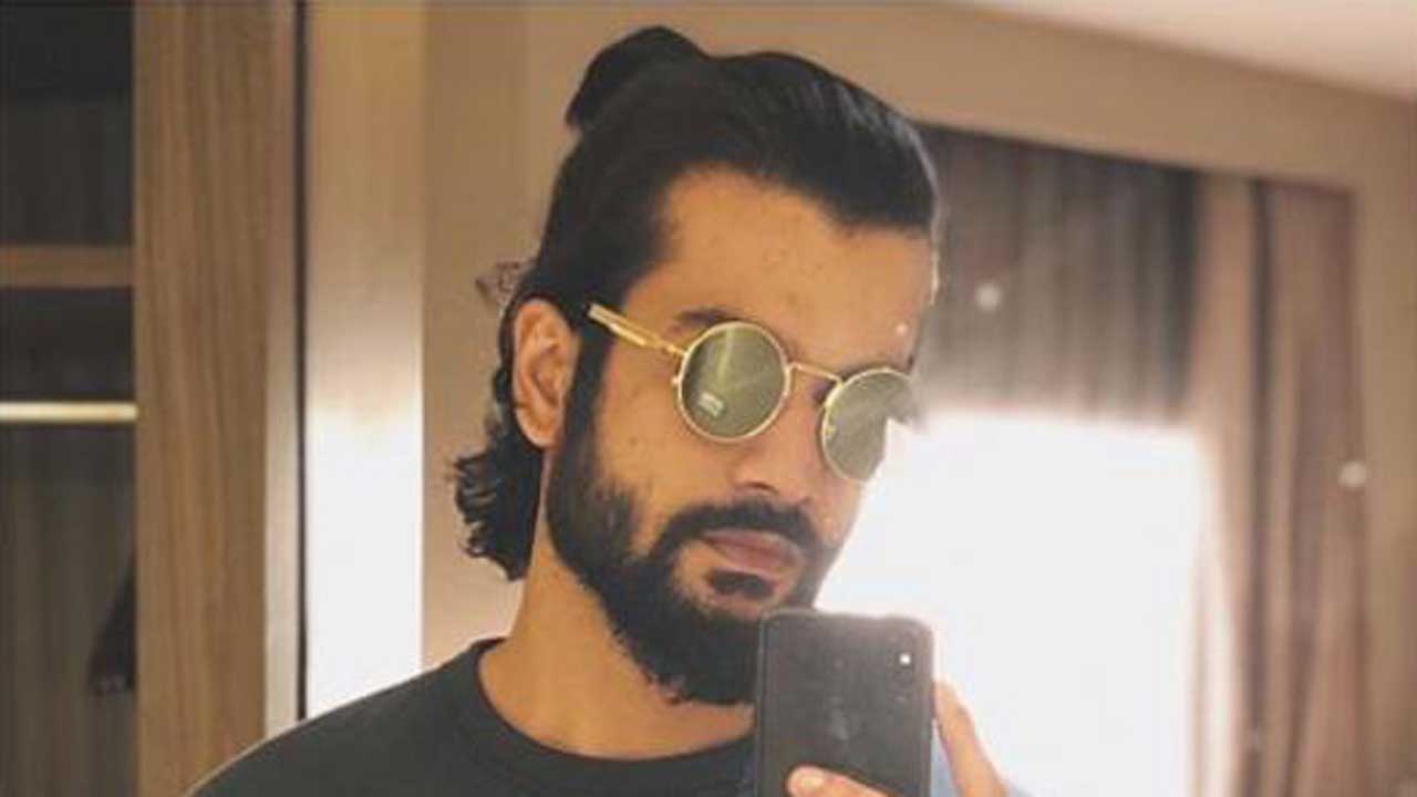 With ‘Shayari’ in mind, Sunny Kaushal travels to Delhi for a shoot
