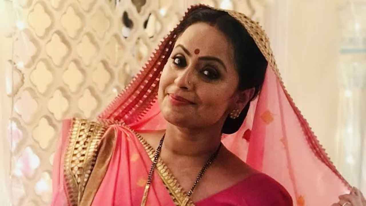 Vaishnavi Macdonald turns prankster on the sets of Aye Mere Hamsafar