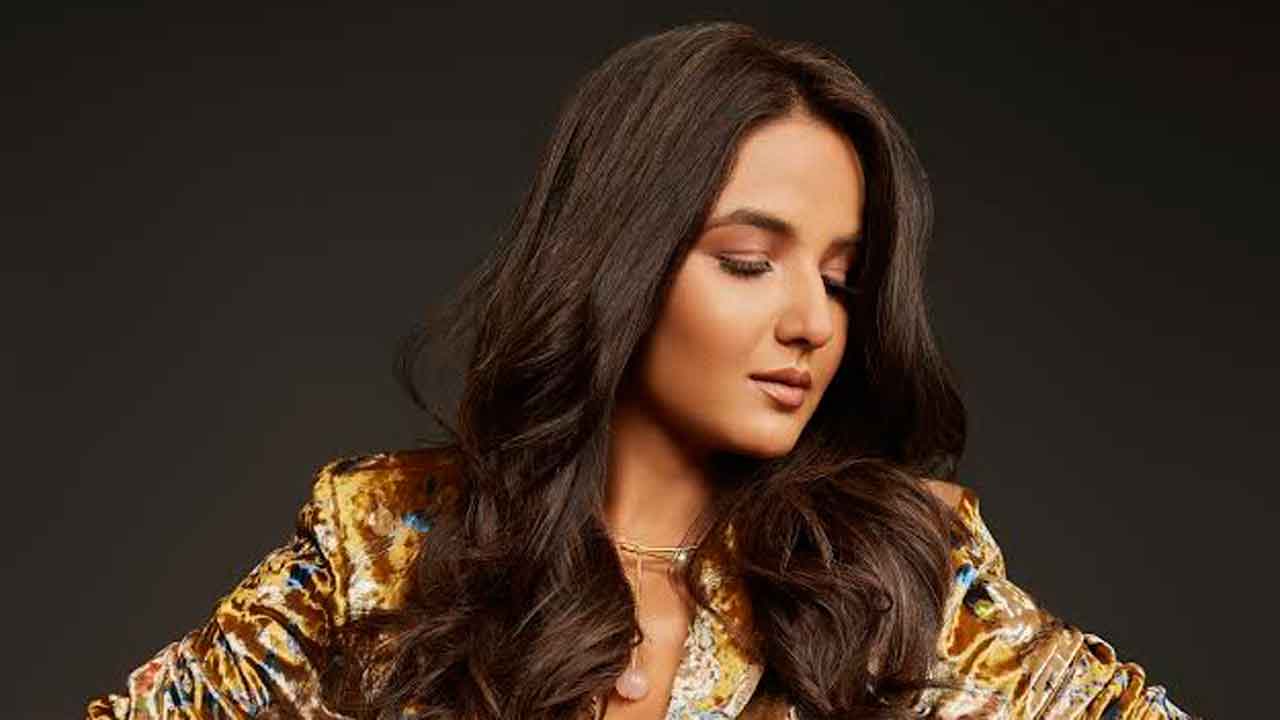 Distraught about Hathras gang-rape incident, Jasmin Bhasin questions, “Are we animals?”