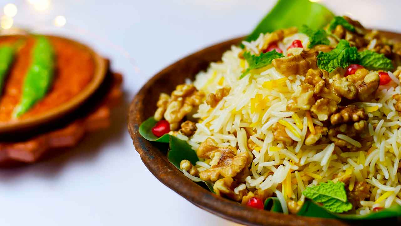 Add a dash of nutty, crunchy and creamy California walnuts to your Dussehra delicacies