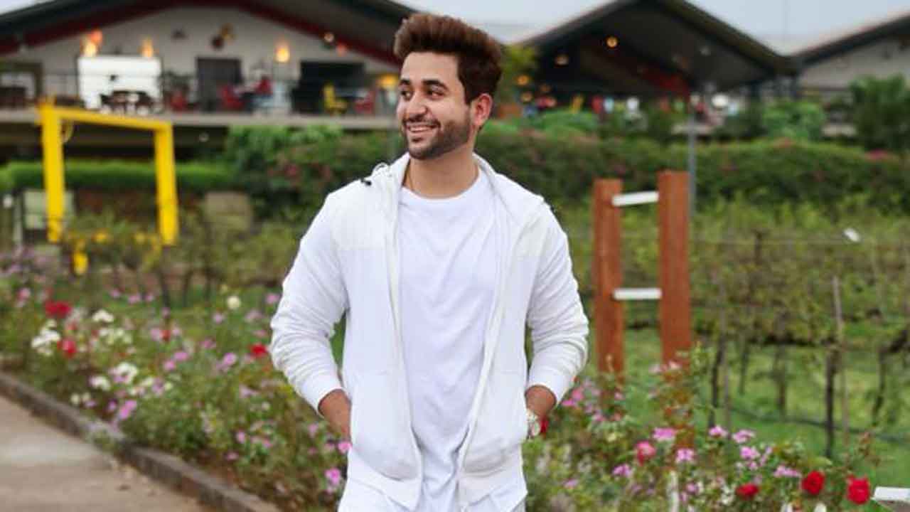 Madhav Mahajan goes to sula vineyards at nashik with ladylove Angela Krislinzki for his birthday