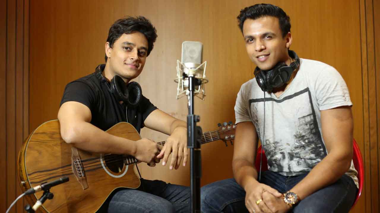 Indian Idol fame Abhijeet Sawant and Atif Afzal create acoustic version of ‘Ye Na’