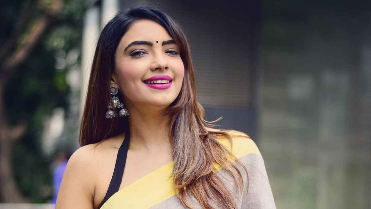 Pooja Banerjee continues her yearly tradition on Karwa Chauth this year