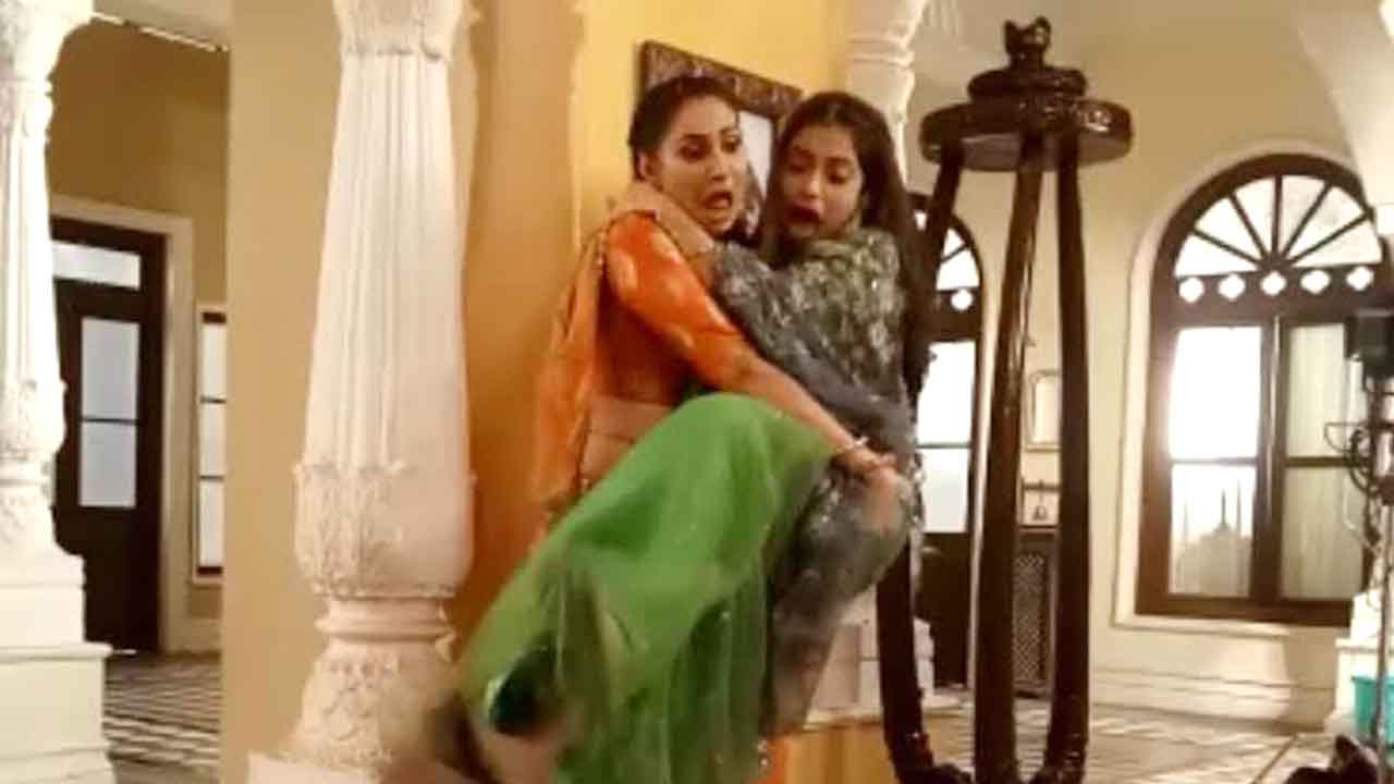 Rishina Kandhari carries Pooja Singh 11 times for a scene in Aye Mere Humsafar