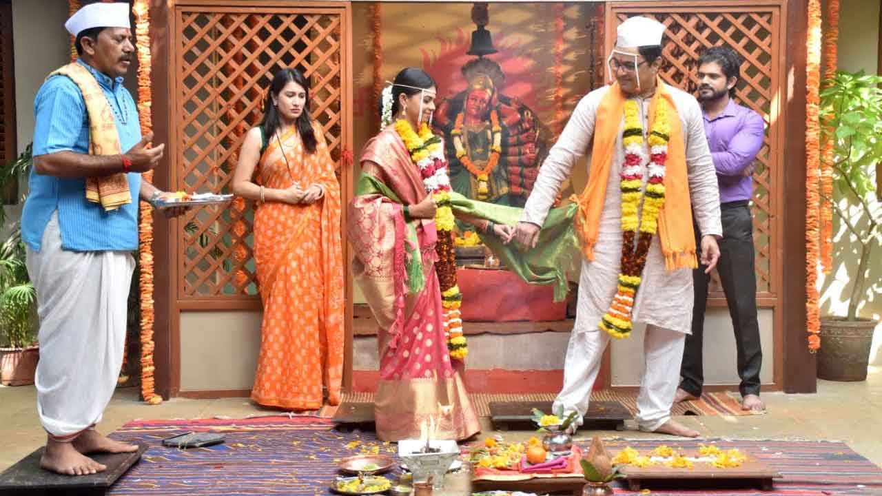 In ‘Chandra Aahe Sakshila‘, Sridhar traps Swati to get married