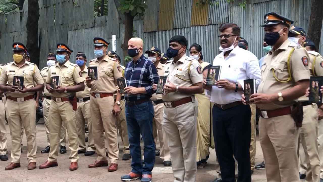 Anupam Kher praise the bravery and dedication of the Police Force