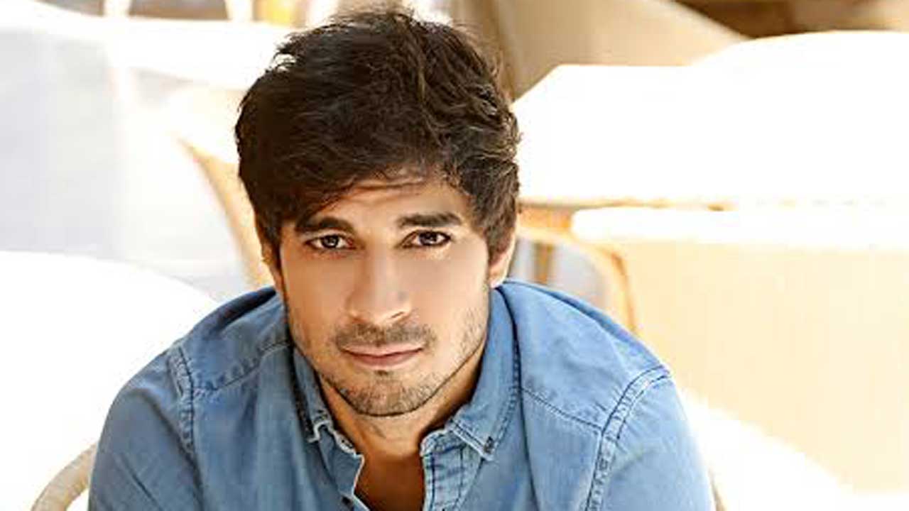 Tahir Raj Bhasin starts shoot of ‘Loop Lapeta’ with Taapsee Pannu