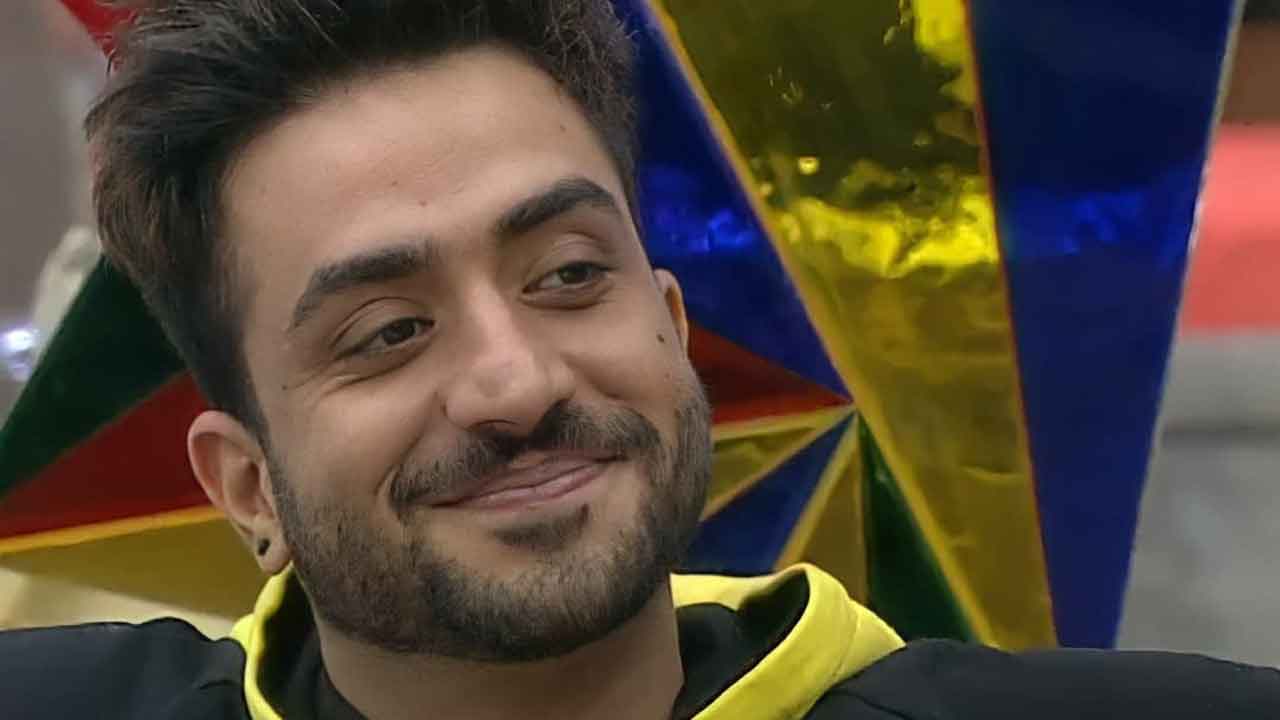 Aly Goni’s ‘Yellow Team’ gives a tough fight to the ‘Red Team’ in BB’s ‘College Rivalry’ task