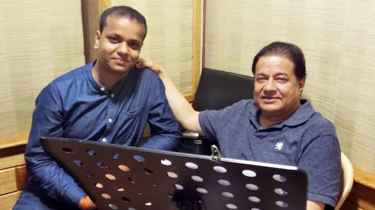 Anup Jalota launches, his disciple, L. Nitesh Kumar’s website