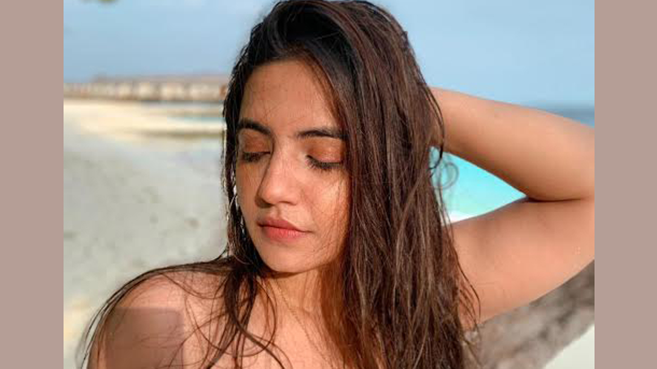 Meera Deosthale is having fun in the Maldives!