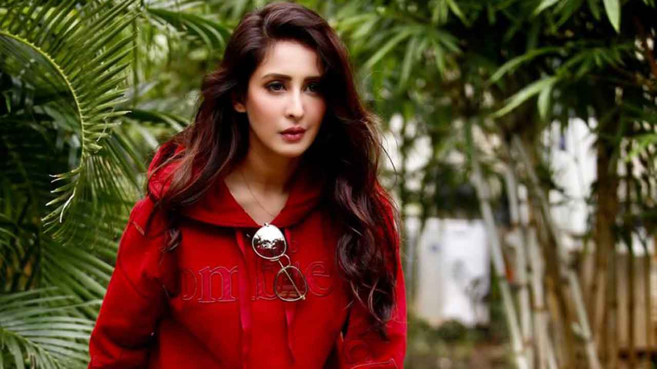 Chahatt Khanna has given enough time to set her entrepreneurial ventures and she is reading scripts and finalizing her projects.