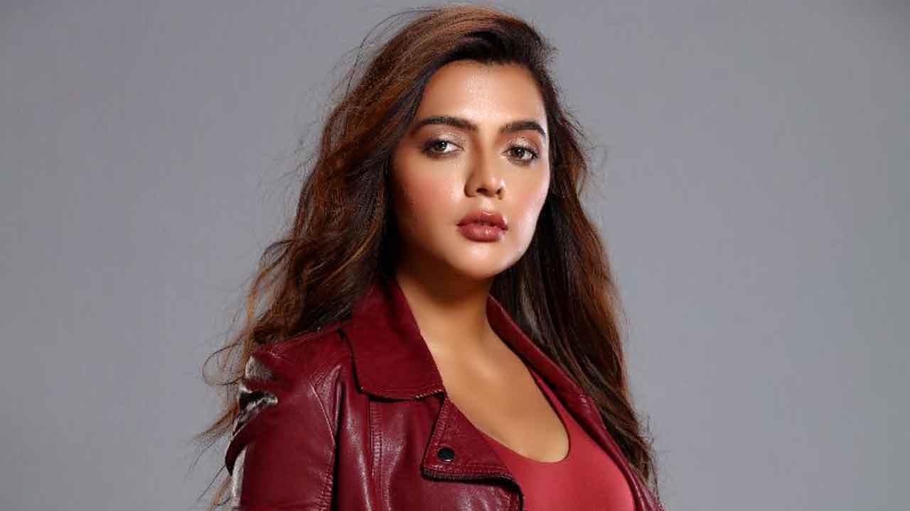 Ruhi Singh’s action stunt on a moving bike in ‘Bang Baang –  The Sound of Crimes’