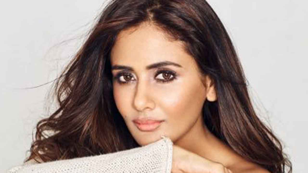 Parul Yadav shows off her killer dance moves