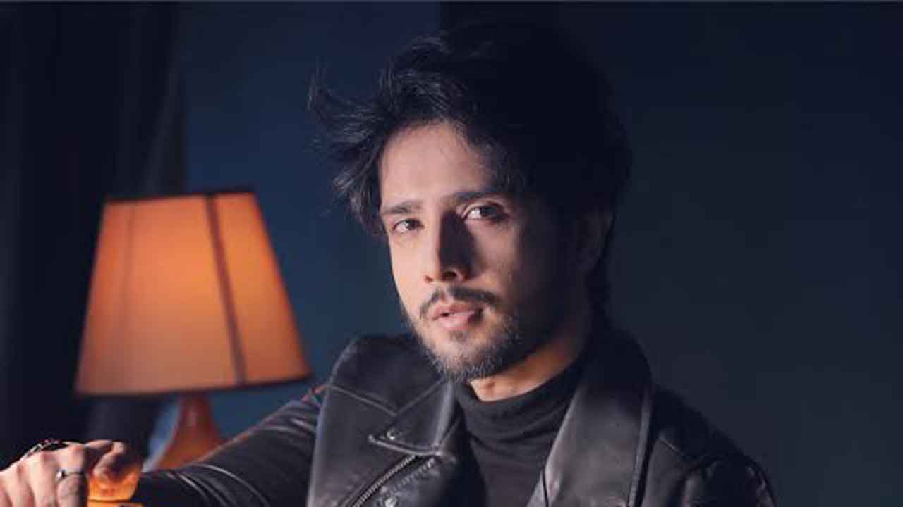 Zaan Khan says that his main focus is always on his performance more than his looks!