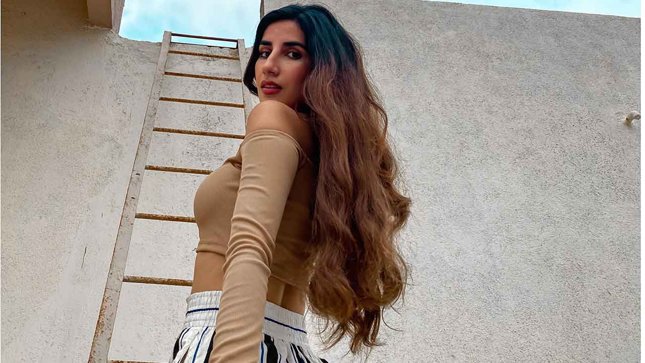 Parul Gulati uses her Nish hair extensions for her web series Girls Hostel 2.0.