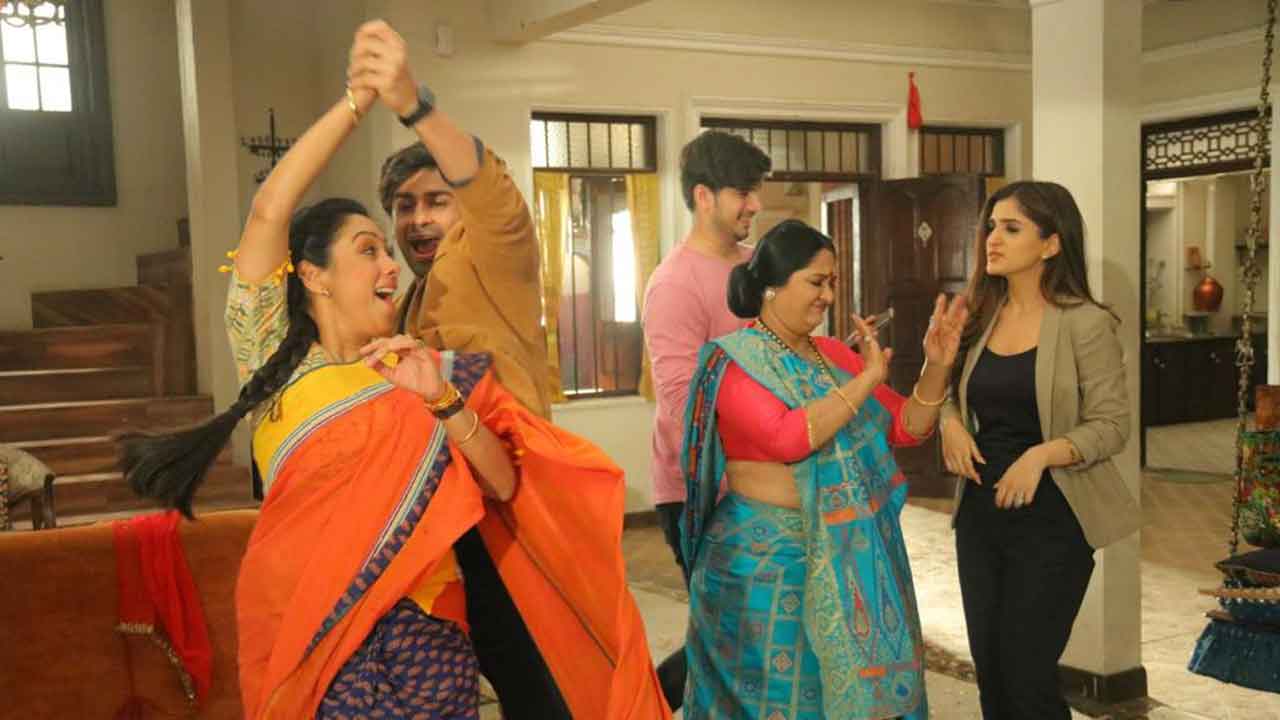 In ‘Anupamaa’ Shah family is not very convinced with his idea of letting Kavya live in their house!