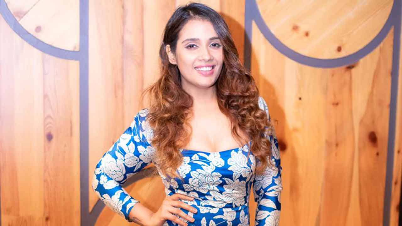 Veronica Vanij takes to weight lifting and boxing to up her fitness game.