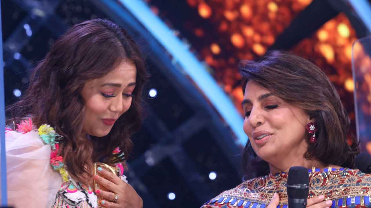 Neha Kakkar puts 'Kala Teeka' to Neetu Kapoor