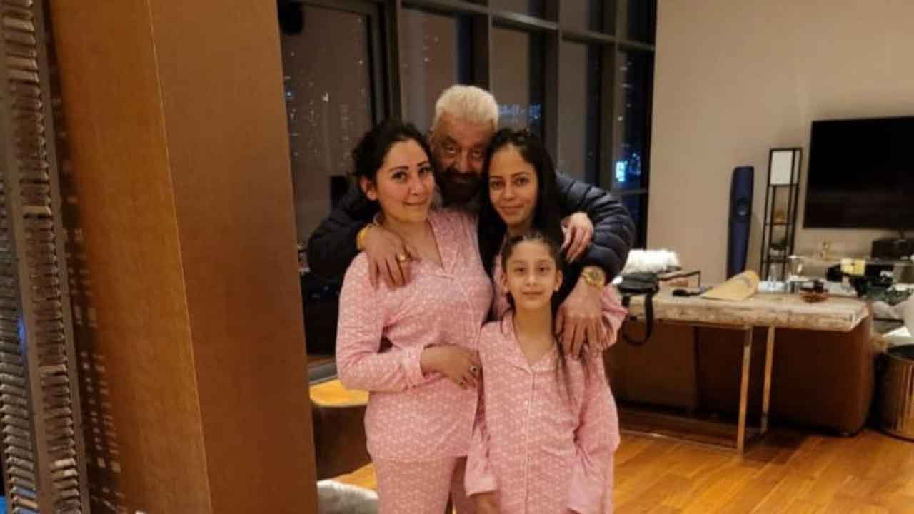 Sanjay Dutt’s picture perfect family photo!