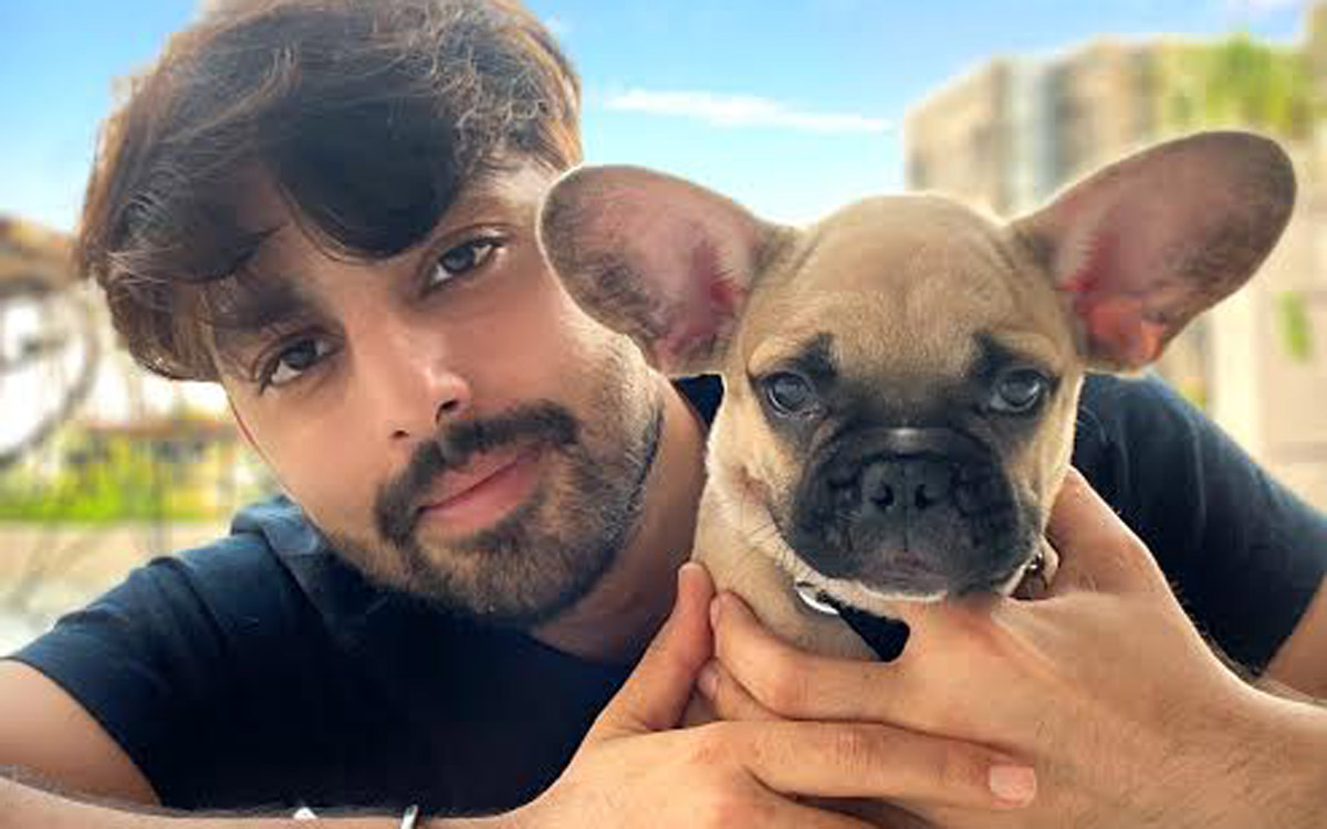 Himansh Kohli posts a #pawdorable click with pet Donut!