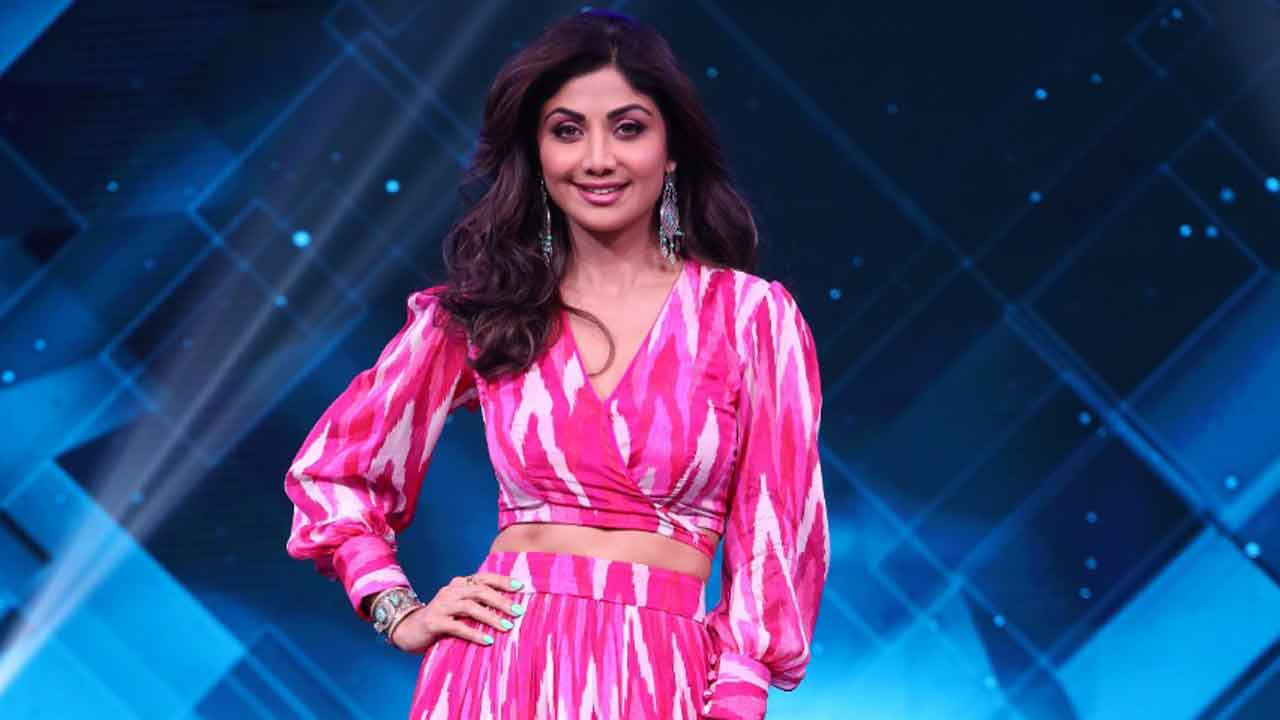 Check out, Shilpa Shetty Kundra’s stunning flamboyant ensembles on ‘SD-C4’!