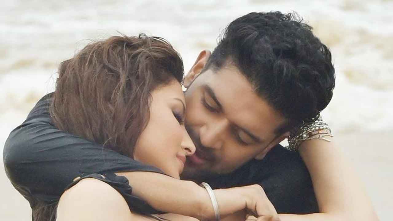 Urvashi Rautela and Guru Randhawa’s lip lock in “Doob Gaye” is talk of the town!