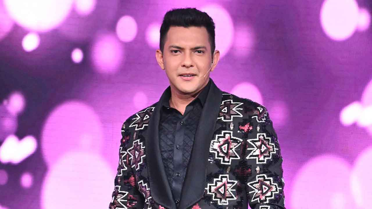 ‘I am delighted to be back on the show’, says Aditya Narayan!