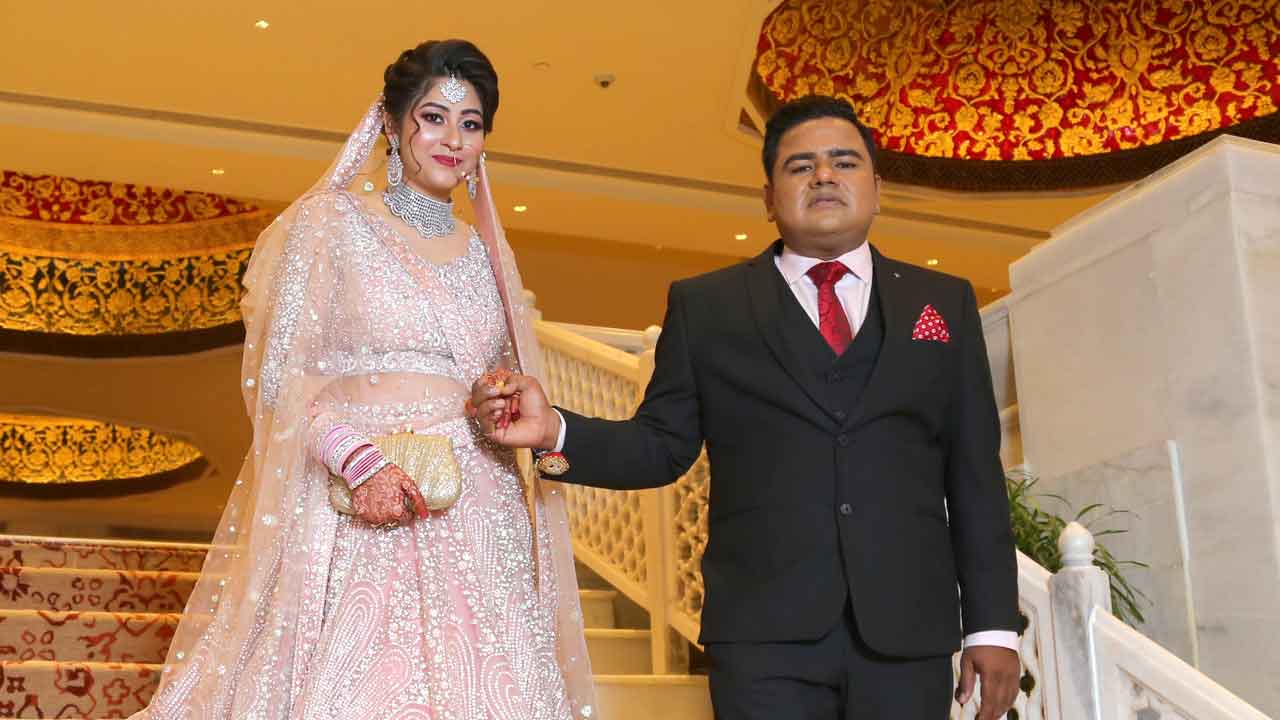 Amid Covid restrictions  ‘Nakkash’ director Zaigham Imam ties knot with Hubbe Zehra!