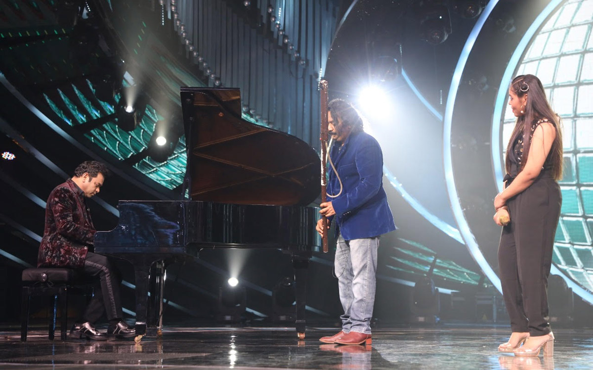 In Indian S12, Idol A.R.Rahman graces piano for Shanmukhapriya’s performance!