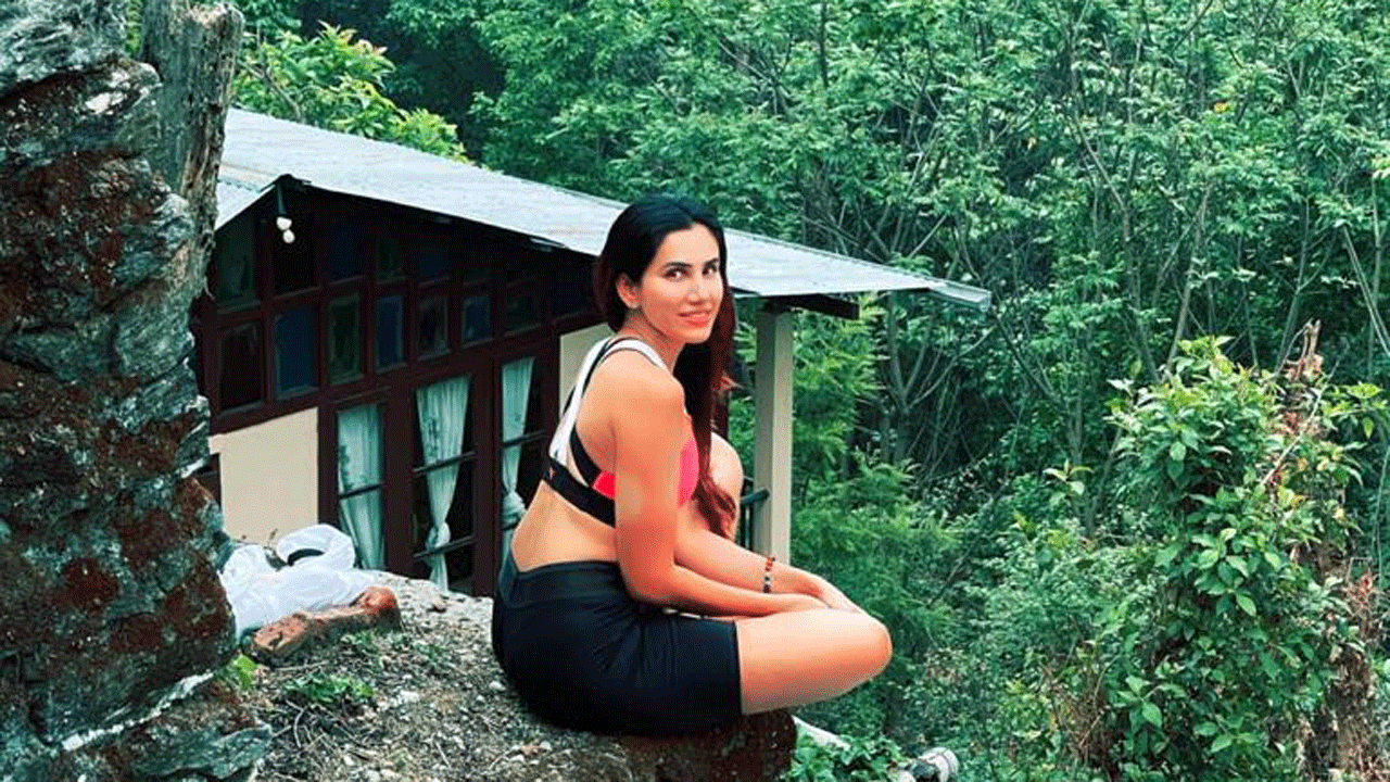 On her birthday, Sonnalli Seygall bootcamps in Kalimpong! 