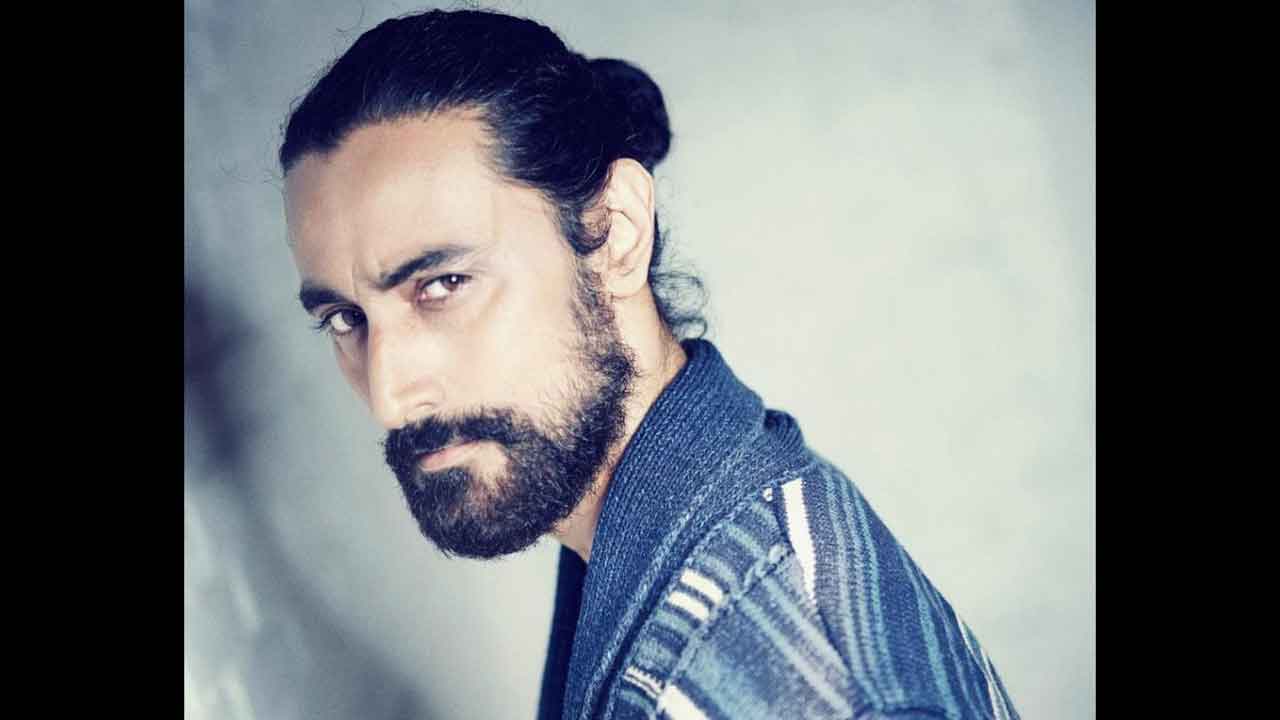 Multi-talented Kunal Kapoor can fly a plane too!