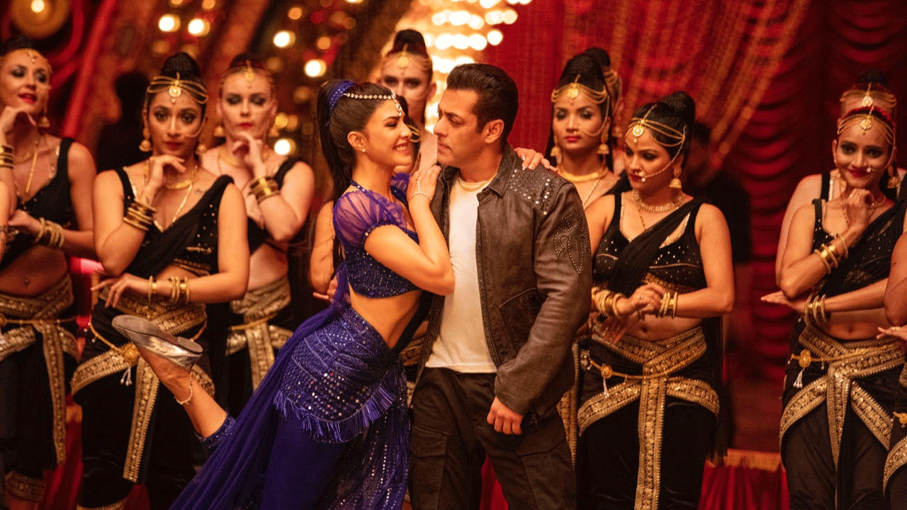 Jacqueline Fernandez is teasingly saying to Salman Khan, ‘Dil De Diya’!