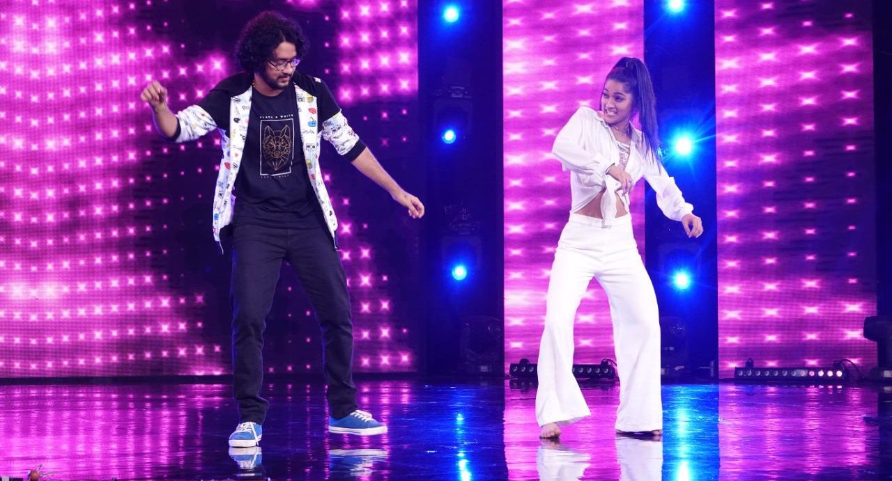 Super Dancer and Indian Idol Season 12 perform together!